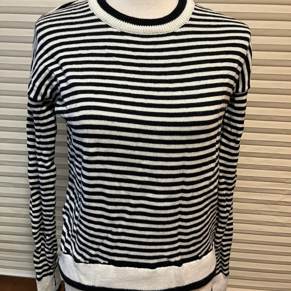 Size 4 lululemon sweater